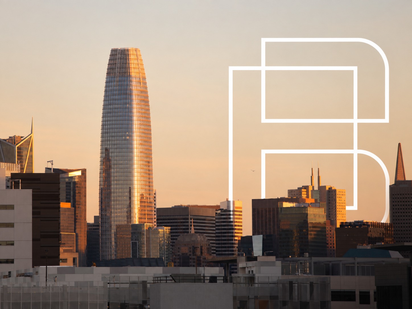 Salesforce Tower en San Francisco al atardecer, sede de la empresa que lanzó AIforce, con el símbolo de Bunker en contorno blanco